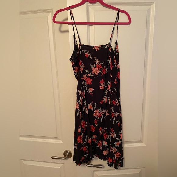 divided dress - Picture 2 of 4